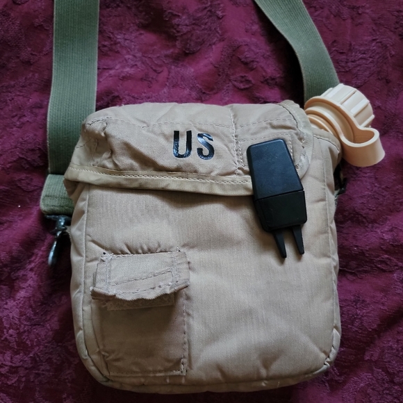 Collapsible Military Water Canteen Bottle with Cover and Sling - Picture 2 of 15